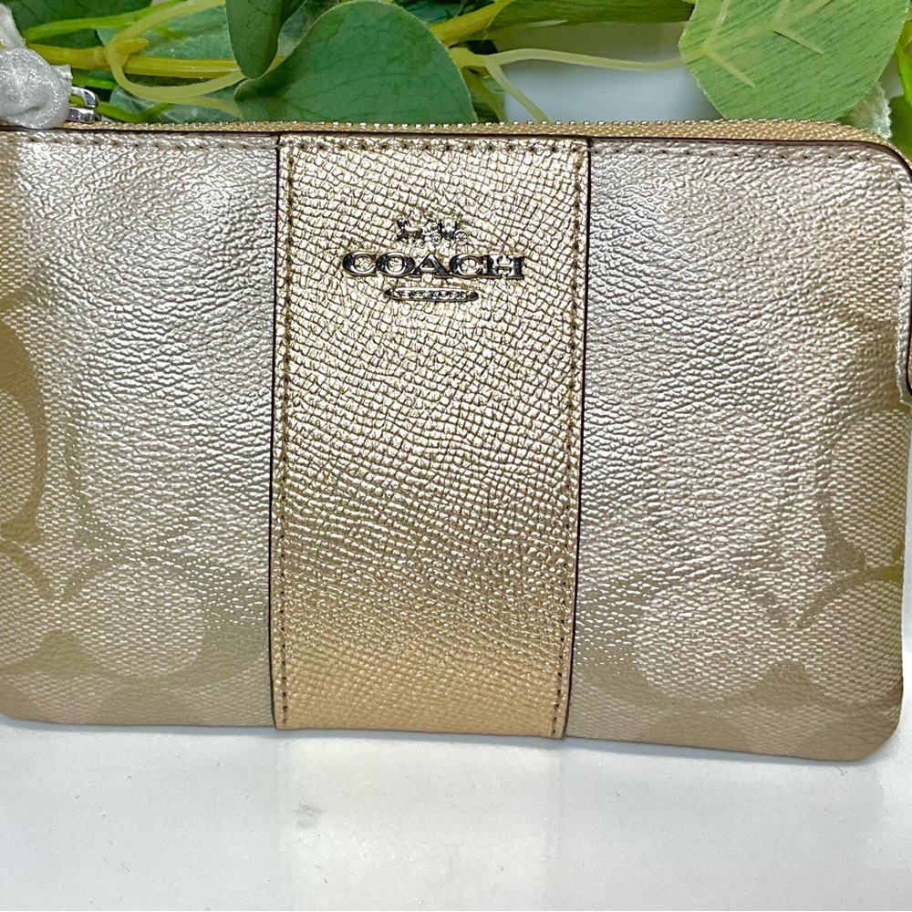 NEW COACH Boxed Corner Zip Wristlet in Signature Canvas with Stripe F38655